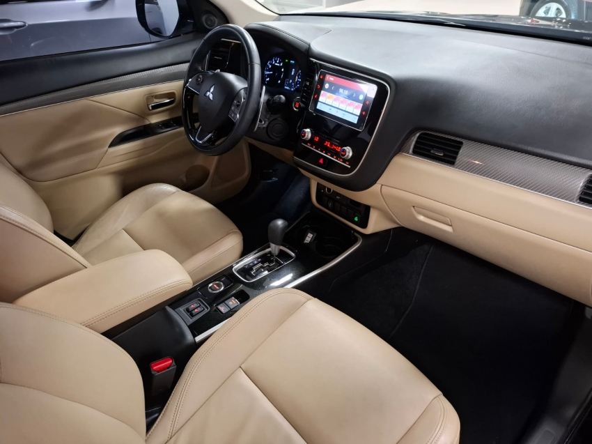 mitsubishi outlander 3.0 mivec v6 gasolina hpe-s awd automatico 4p 2020 mitsubishi outlander 3.0 mivec v6 gasolina hpe-s awd automatico 4p 2020