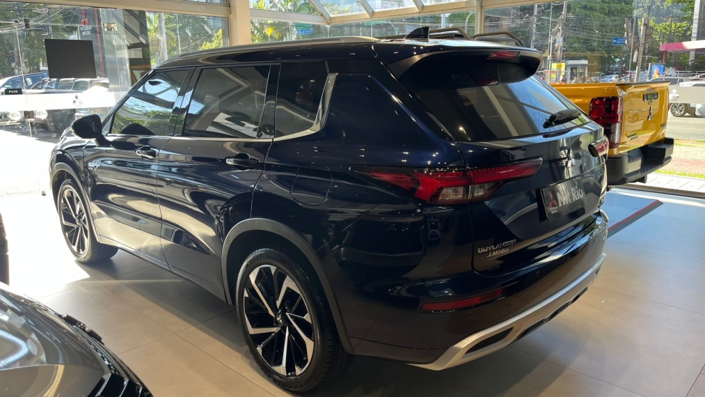 mitsubishi outlander 2.4 phev signature s-awc dht hibrido 4p automatico 20263
