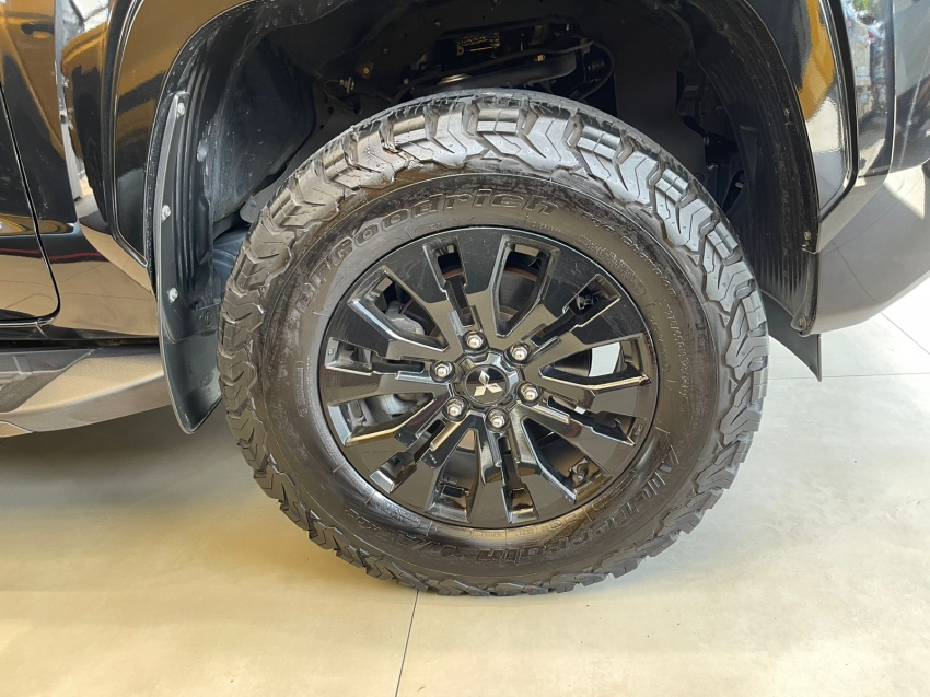 mitsubishi triton 2.4 biturbo diesel cd katana 4x4 automatico 4p 202617