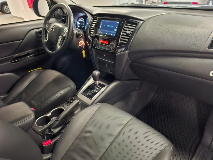mitsubishi l200 triton 2.4 16v turbo diesel sport outdoor plus cd 4p 4x4 automatico 2025 mitsubishi l200 triton 2.4 16v turbo diesel sport outdoor plus cd 4p 4x4 automatico 2025