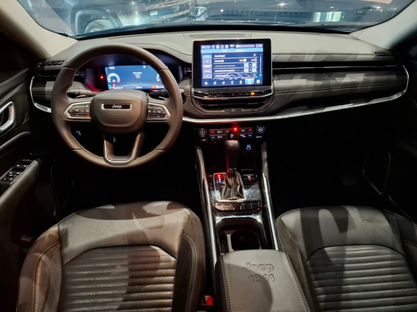 jeep commander 1.3 t270 turbo flex longitude at6 4p automatico 2023 jeep commander 1.3 t270 turbo flex longitude at6 4p automatico 2023