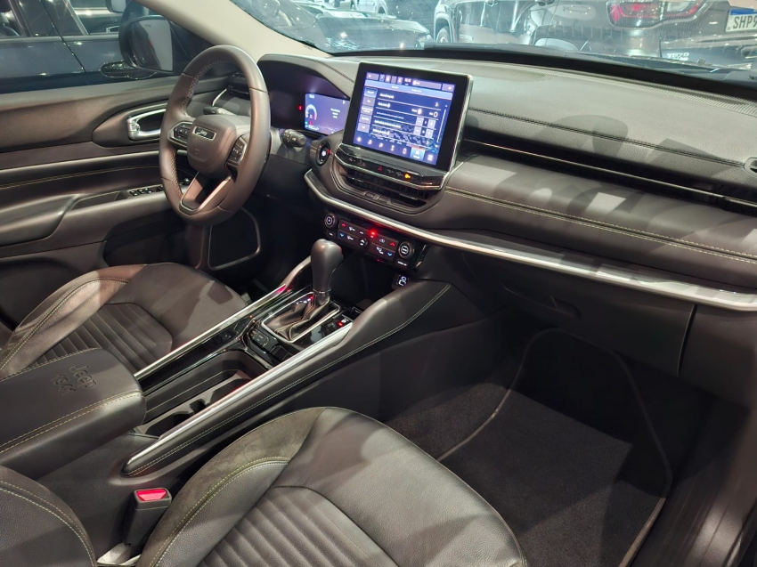 jeep commander 1.3 t270 turbo flex longitude at6 4p automatico 2023 jeep commander 1.3 t270 turbo flex longitude at6 4p automatico 2023