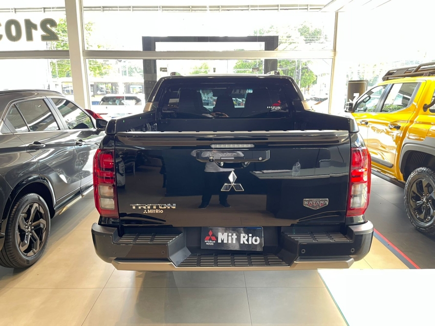 mitsubishi triton 2.4 biturbo diesel cd katana 4x4 automatico 4p 20262