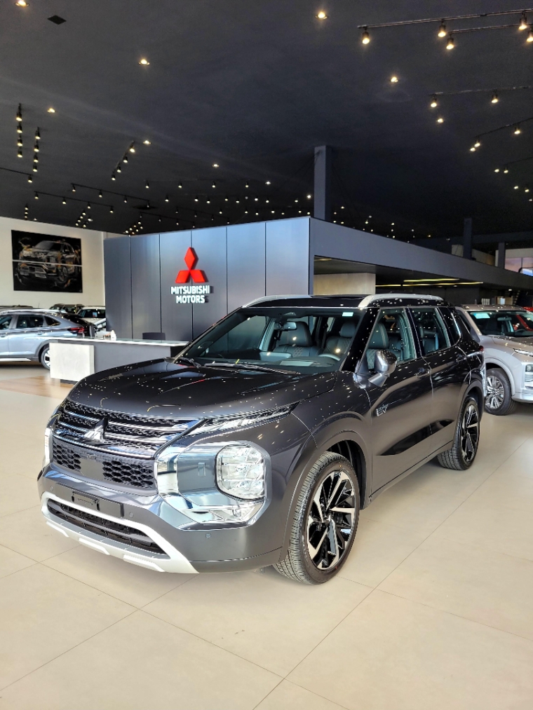 mitsubishi outlander 2.4 phev hpe-s s-awc dht hibrido 4p automatico 2026