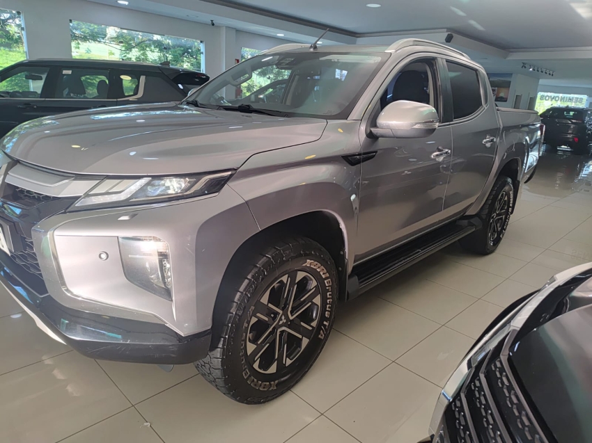 mitsubishi l200 triton 2.4 16v turbo diesel sport hpe-s cd 4p 4x4 automatico 2023