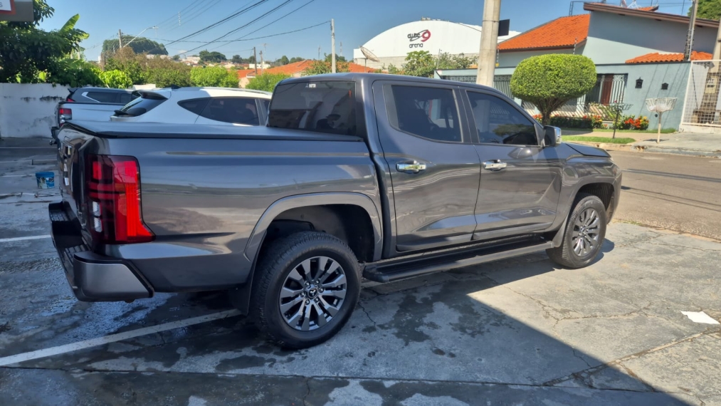 mitsubishi triton 2.4 biturbo diesel cd hpe 4x4 automatico 4p 20261