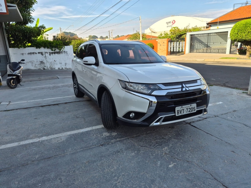 mitsubishi outlander 2.0 mivec gasolina hpe automatico 1.6 4p 2019