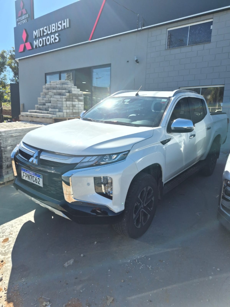 mitsubishi l200 triton 2.4 16v turbo diesel sport hpe-s cd 4p 4x4 automatico 20231
