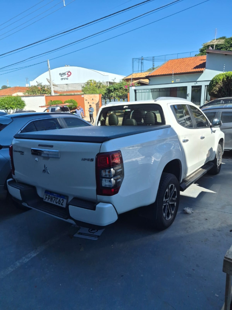 mitsubishi l200 triton 2.4 16v turbo diesel sport hpe-s cd 4p 4x4 automatico 20235