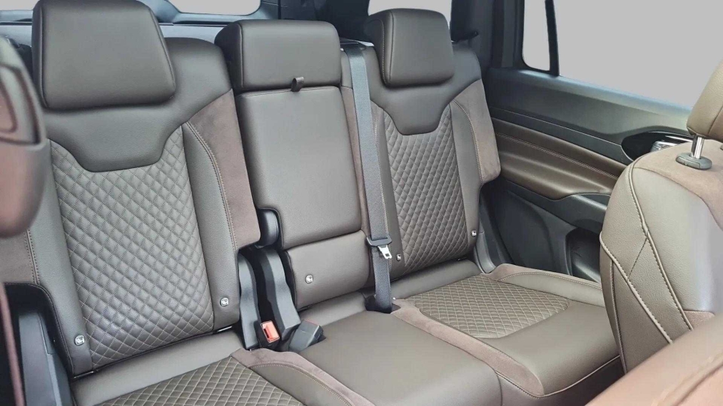 jeep commander 2.0 td380 turbo diesel overland at9.