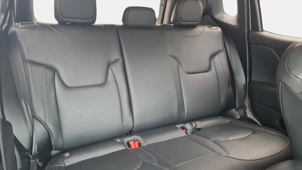 jeep renegade 1.3 t270 turbo flex trailhawk 4x4 at9 4p automatico 202311