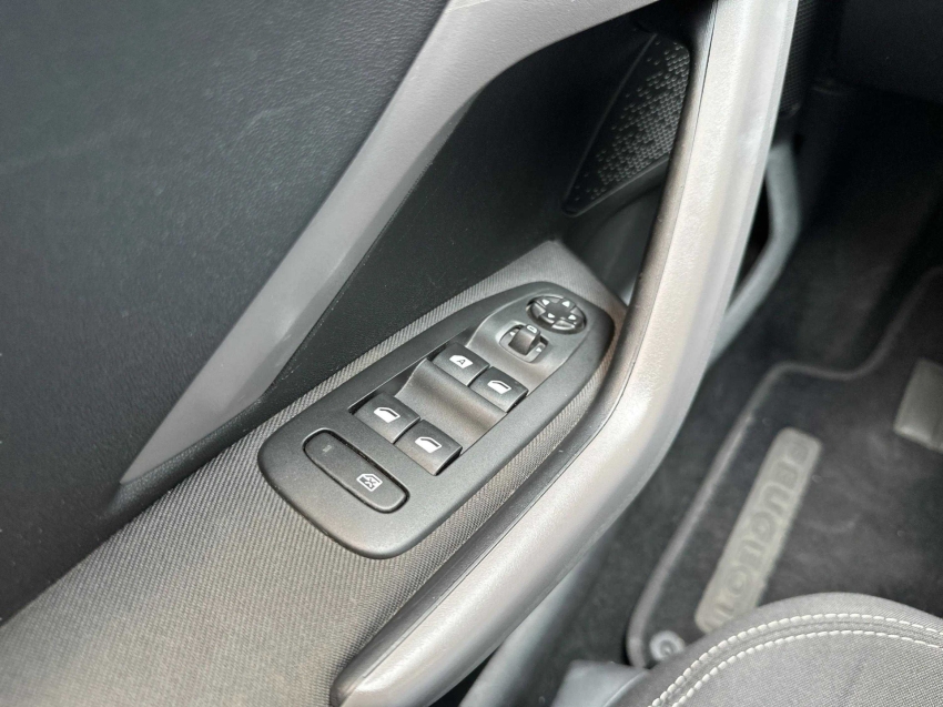 peugeot 208 1.2 active pack 12v flex 4p manual 201910