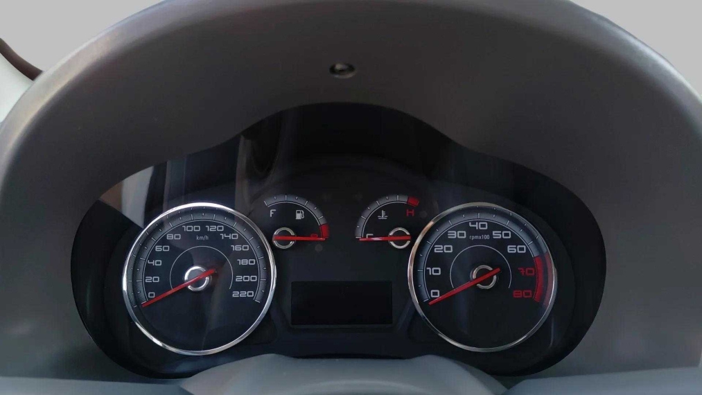 fiat palio 1.6 mpi essence 16v flex 4p manual 5p 2014