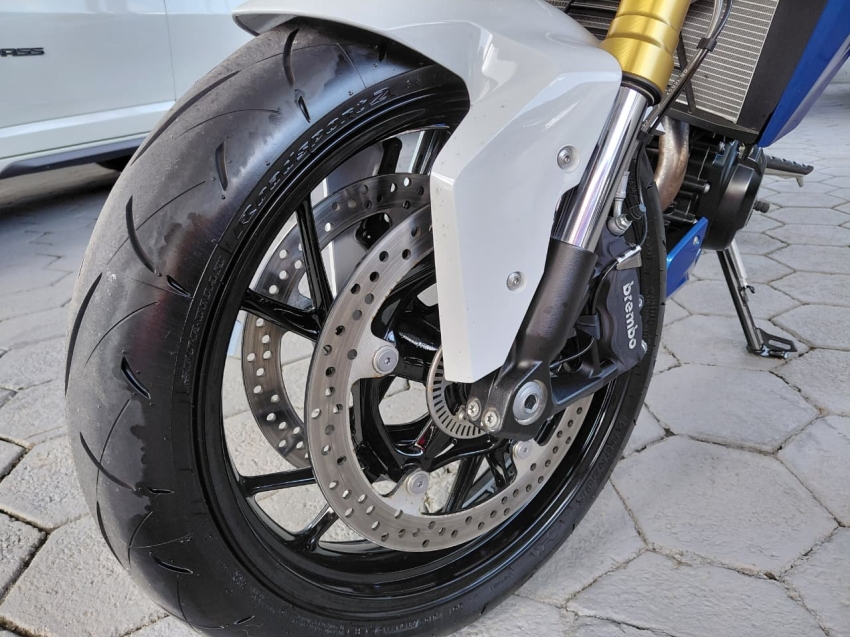 f900 r sport plus gasolina11