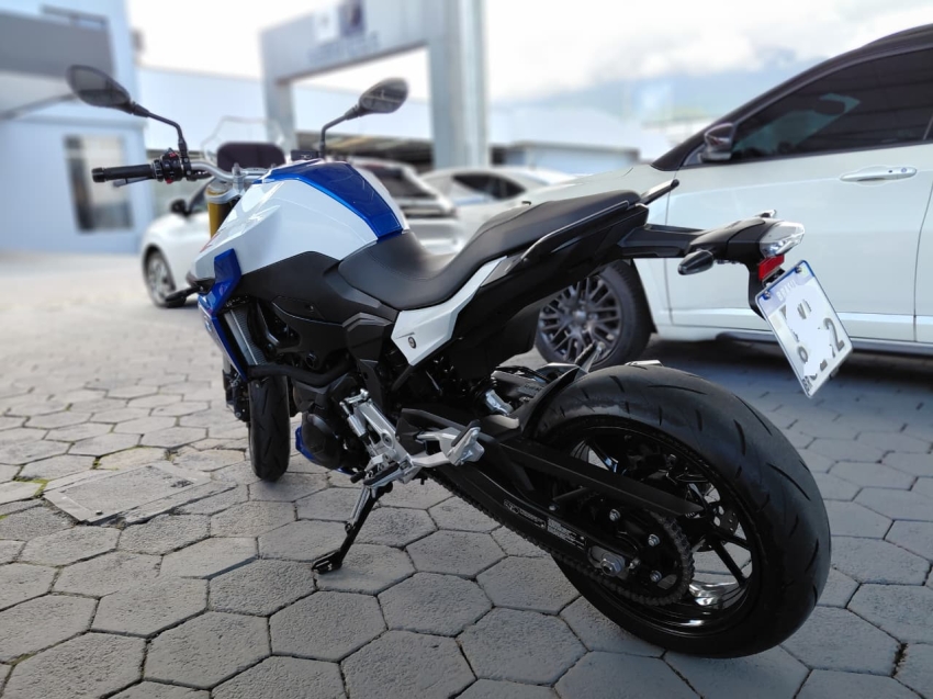 f900 r sport plus gasolina3