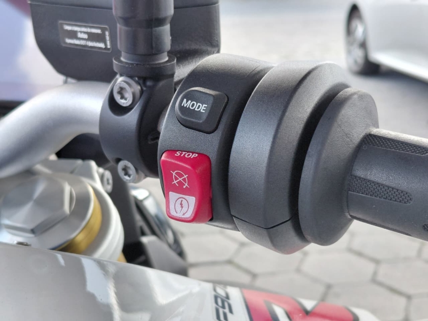 f900 r sport plus gasolina15