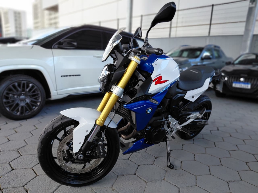 f900 r sport plus gasolina2