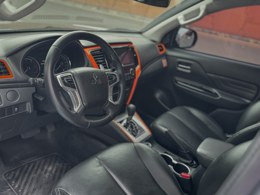 mitsubishi l200 triton savana sertoes  2.4 16v turbo diesel cd 4p 4x4 automatico.