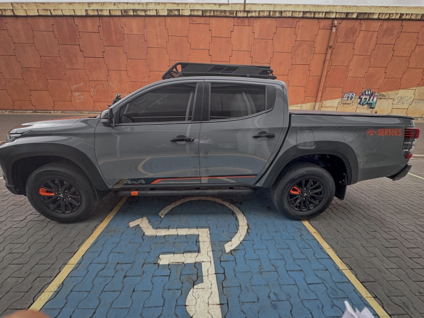 mitsubishi l200 triton savana sertoes  2.4 16v turbo diesel cd 4p 4x4 automatico.