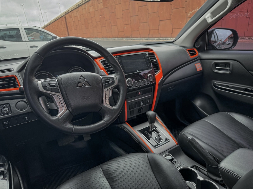 mitsubishi l200 triton savana sertoes  2.4 16v turbo diesel cd 4p 4x4 automatico.