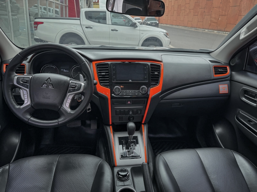 mitsubishi l200 triton savana sertoes  2.4 16v turbo diesel cd 4p 4x4 automatico.