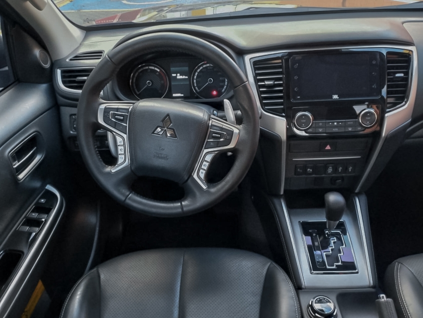 mitsubishi l200 triton 2.4 turbo diesel 4x4 at sport hpe-s 2.0 4p automatico 2025