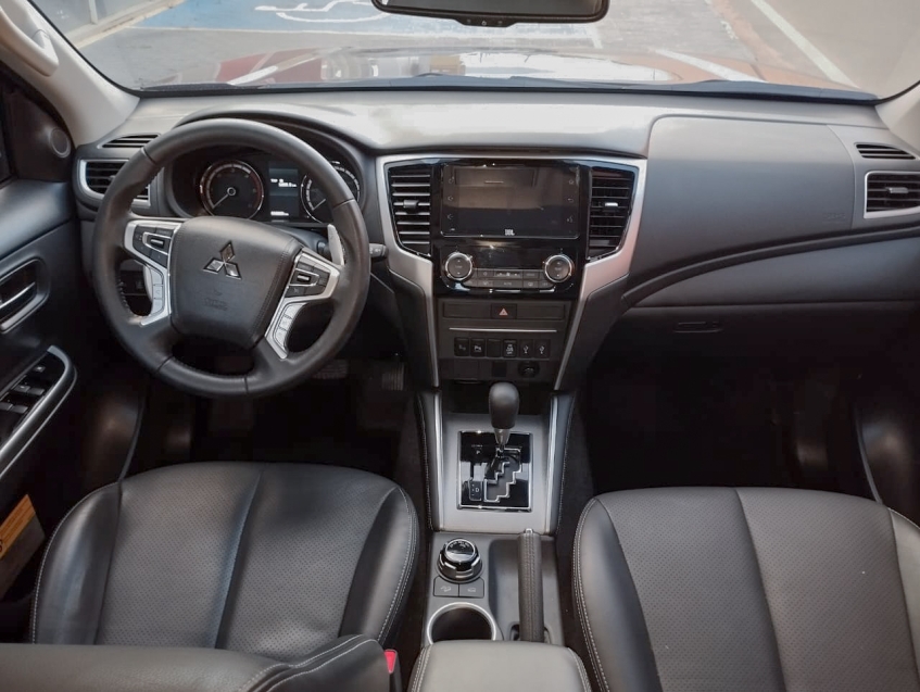 mitsubishi l200 triton 2.4 turbo diesel 4x4 at sport hpe-s 2.0 4p automatico 2025