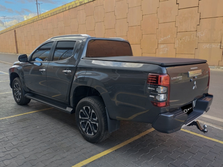 mitsubishi l200 triton 2.4 turbo diesel 4x4 at sport hpe-s 2.0 4p automatico 2025