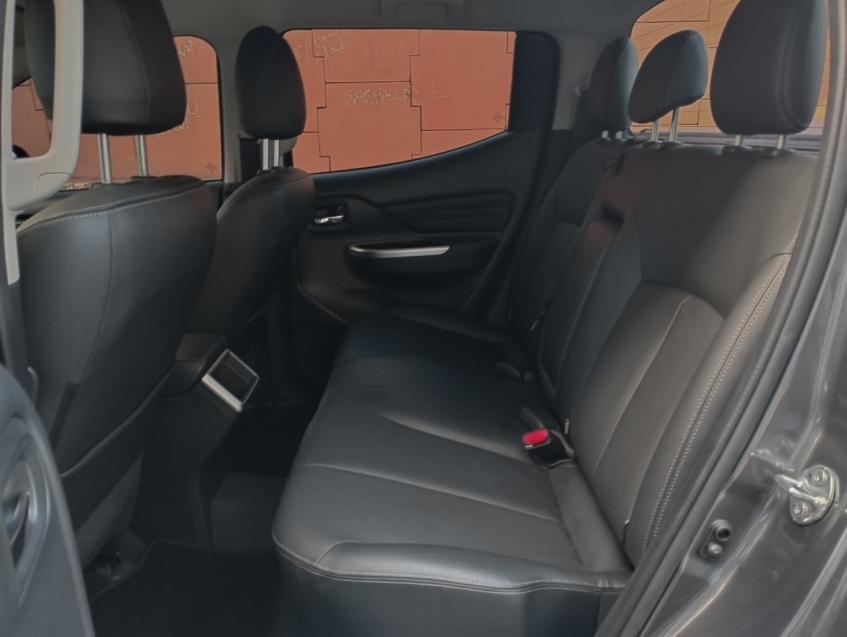 mitsubishi l200 triton 2.4 turbo diesel 4x4 at sport hpe-s 2.0 4p automatico 2025