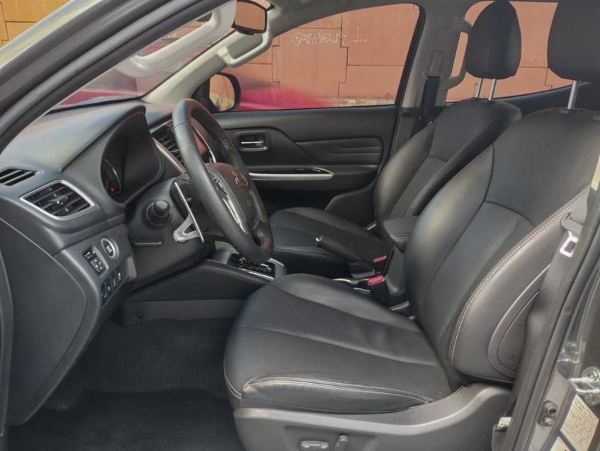 mitsubishi l200 triton 2.4 turbo diesel 4x4 at sport hpe-s 2.0 4p automatico 2025
