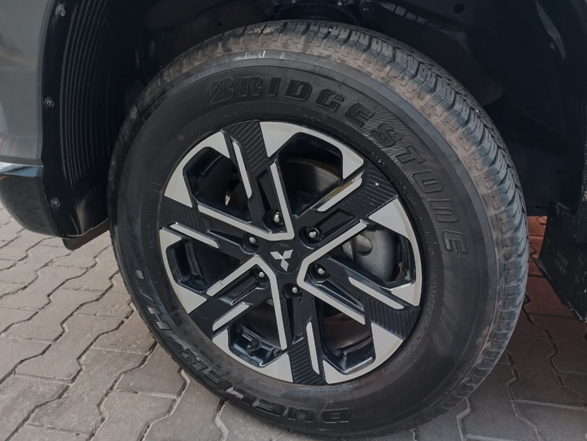 mitsubishi l200 triton 2.4 turbo diesel 4x4 at sport hpe-s 2.0 4p automatico 2025
