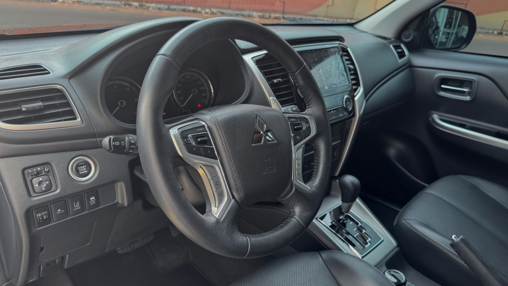 mitsubishi l200 triton 2.4 turbo diesel 4x4 at sport hpe-s 2.0 4p automatico 2025