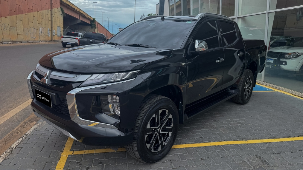 mitsubishi l200 triton 2.4 turbo diesel 4x4 at sport hpe-s 2.0 4p automatico 2025