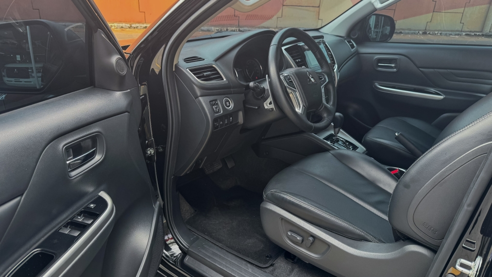 mitsubishi l200 triton 2.4 turbo diesel 4x4 at sport hpe-s 2.0 4p automatico 2025