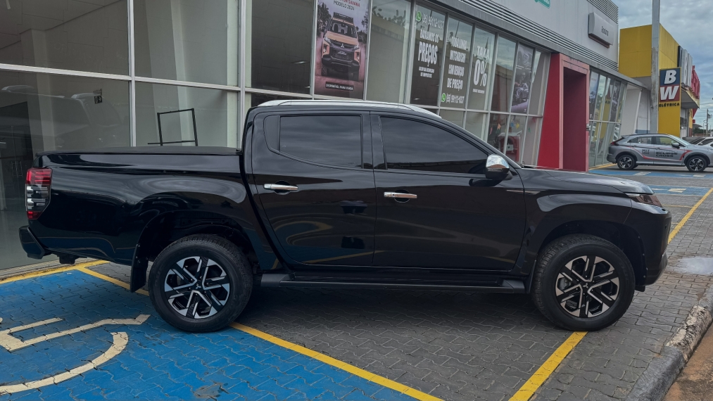 mitsubishi l200 triton 2.4 turbo diesel 4x4 at sport hpe-s 2.0 4p automatico 2025
