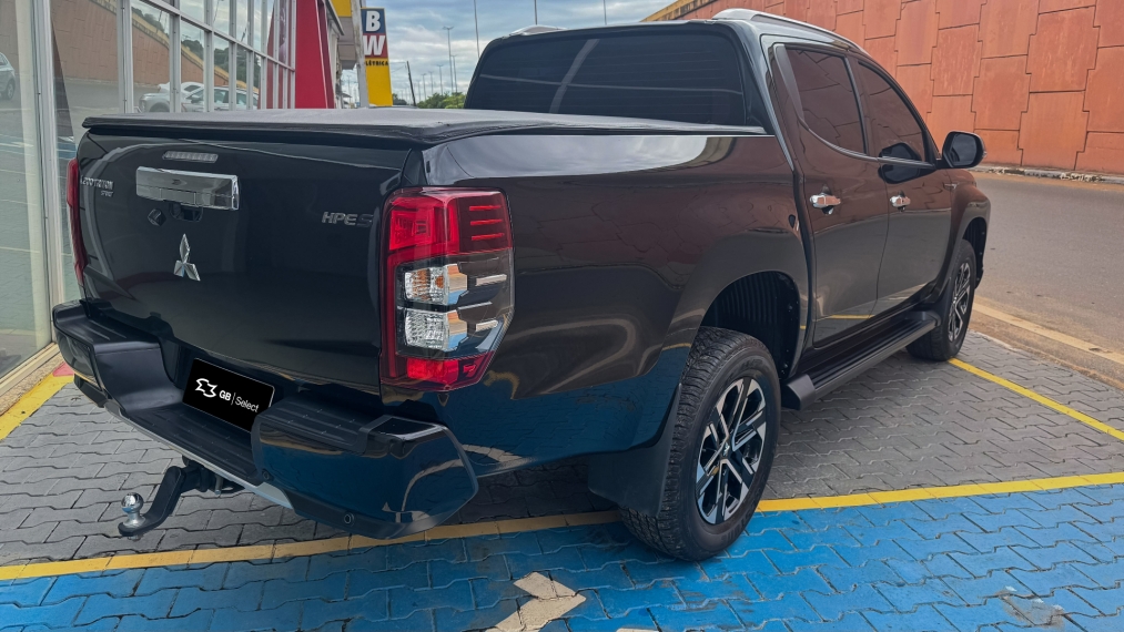 mitsubishi l200 triton 2.4 turbo diesel 4x4 at sport hpe-s 2.0 4p automatico 2025
