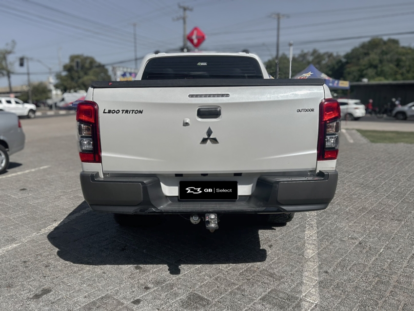 mitsubishi l200 triton 2.4 16v turbo diesel sport outdoor gls cd 4p 4x4 automatico 2.0 202511
