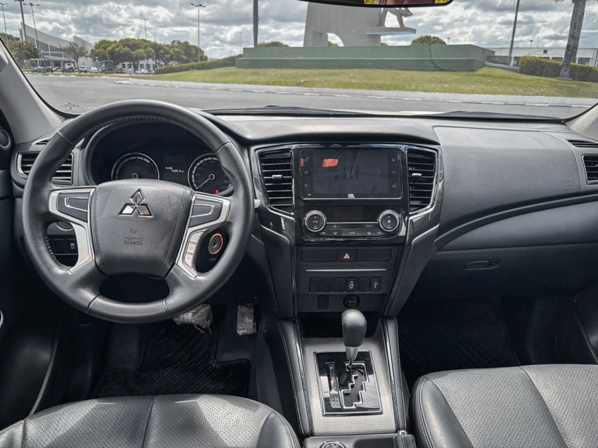 mitsubishi l200 triton 2.4 16v turbo diesel sport outdoor gls cd 4p 4x4 automatico 20252