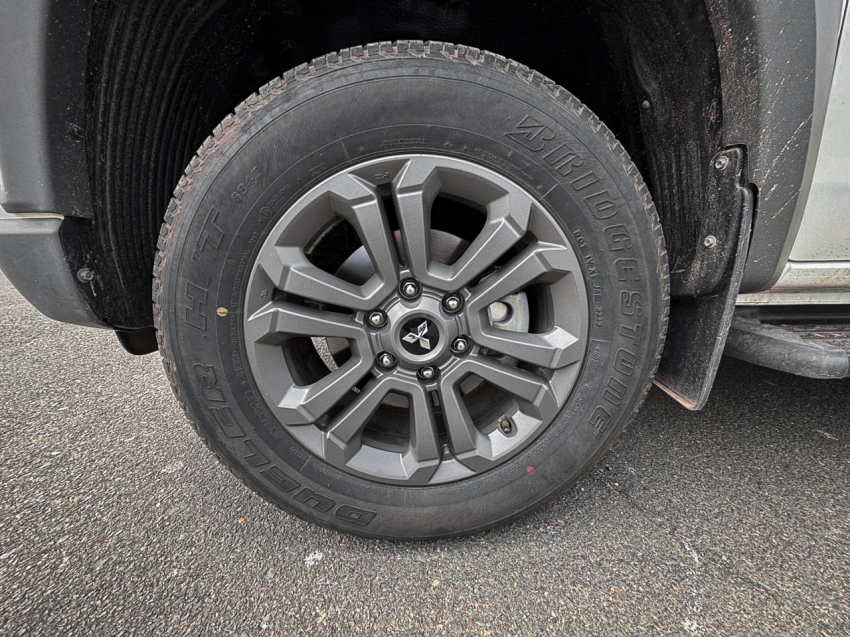 mitsubishi l200 triton 2.4 16v turbo diesel sport outdoor gls cd 4p 4x4 automatico 202513