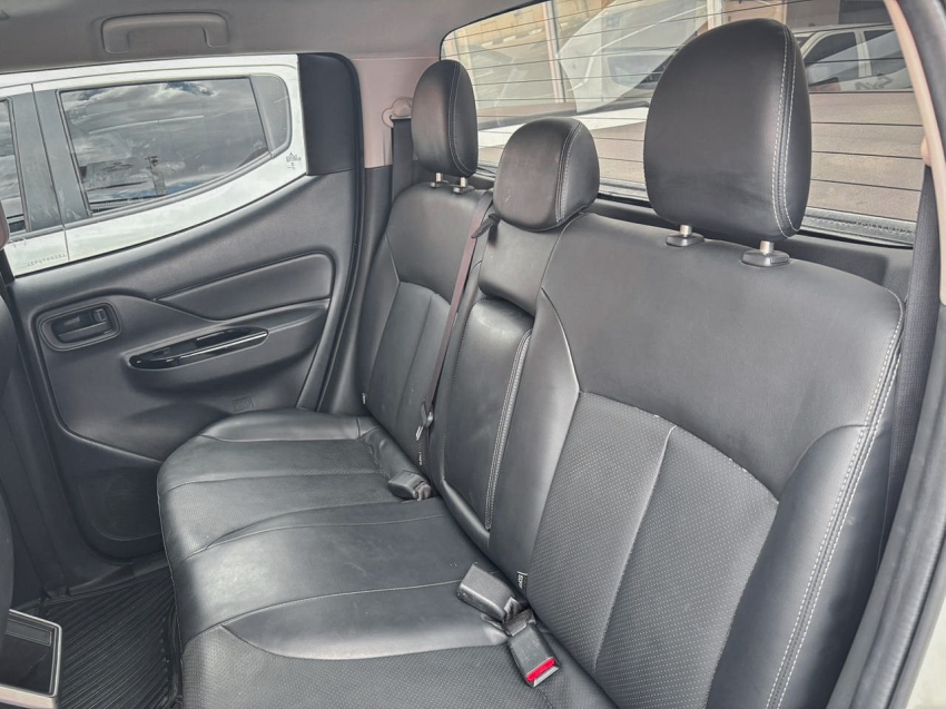 mitsubishi l200 triton 2.4 16v turbo diesel sport outdoor gls cd 4p 4x4 automatico 20256