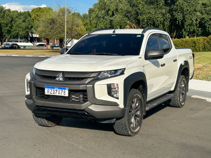 mitsubishi l200 triton 2.4 16v turbo diesel sport outdoor gls cd 4p 4x4 automatico 2.0 20252