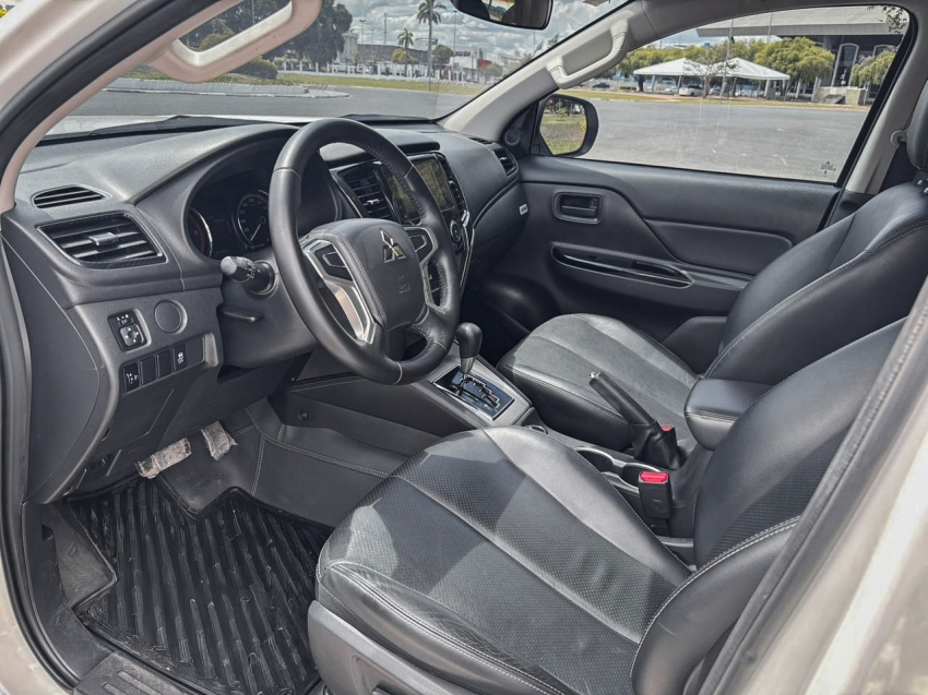 mitsubishi l200 triton 2.4 16v turbo diesel sport outdoor gls cd 4p 4x4 automatico 20255