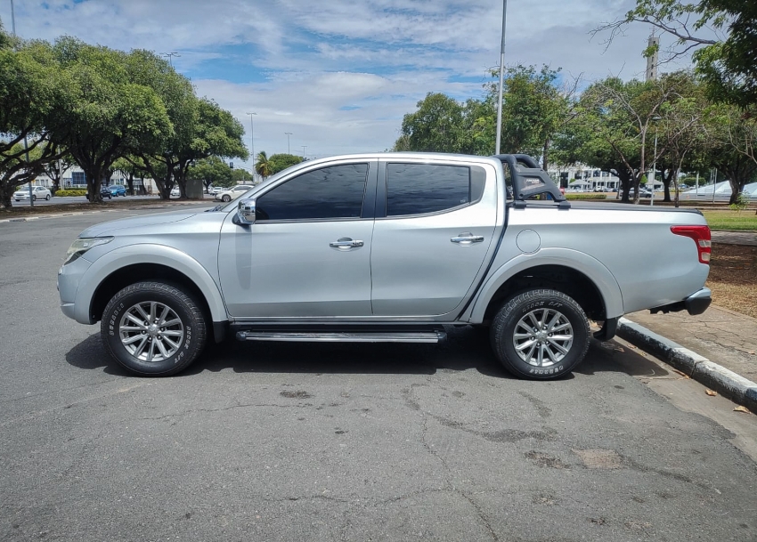 mitsubishi l200 triton 2.4 16v turbo diesel sport hpe-s cd 4p 4x4 automatico 2.0 manual 20193