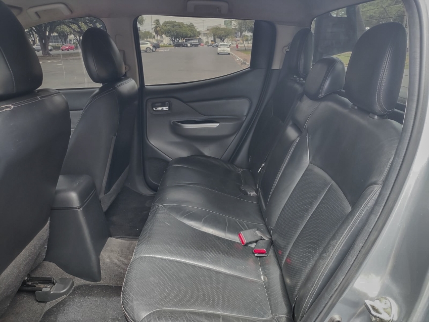 mitsubishi l200 triton 2.4 16v turbo diesel sport hpe-s cd 4p 4x4 automatico 2.0 manual 20198