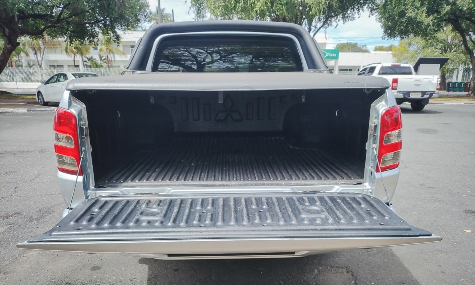 mitsubishi l200 triton 2.4 16v turbo diesel sport hpe-s cd 4p 4x4 automatico 2.0 manual 201911