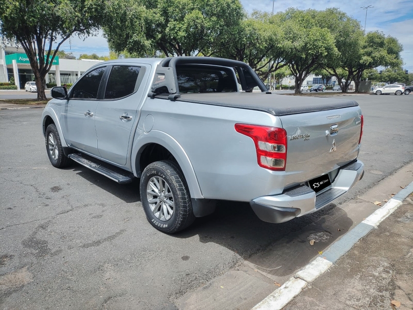 mitsubishi l200 triton 2.4 16v turbo diesel sport hpe-s cd 4p 4x4 automatico 2.0 manual 201912