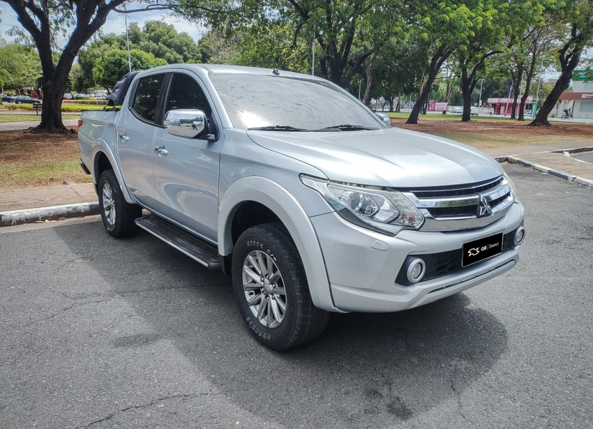 mitsubishi l200 triton 2.4 16v turbo diesel sport hpe-s cd 4p 4x4 automatico 2.0 manual 2019