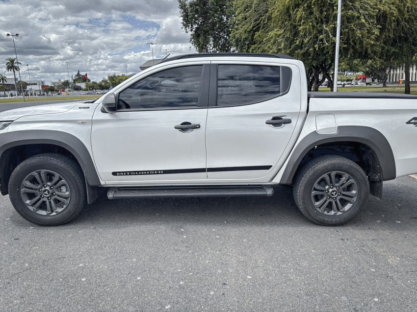 mitsubishi l200 triton 2.4 16v turbo diesel outdoor gls cd 4x4 automatico 2.0 4p 20253