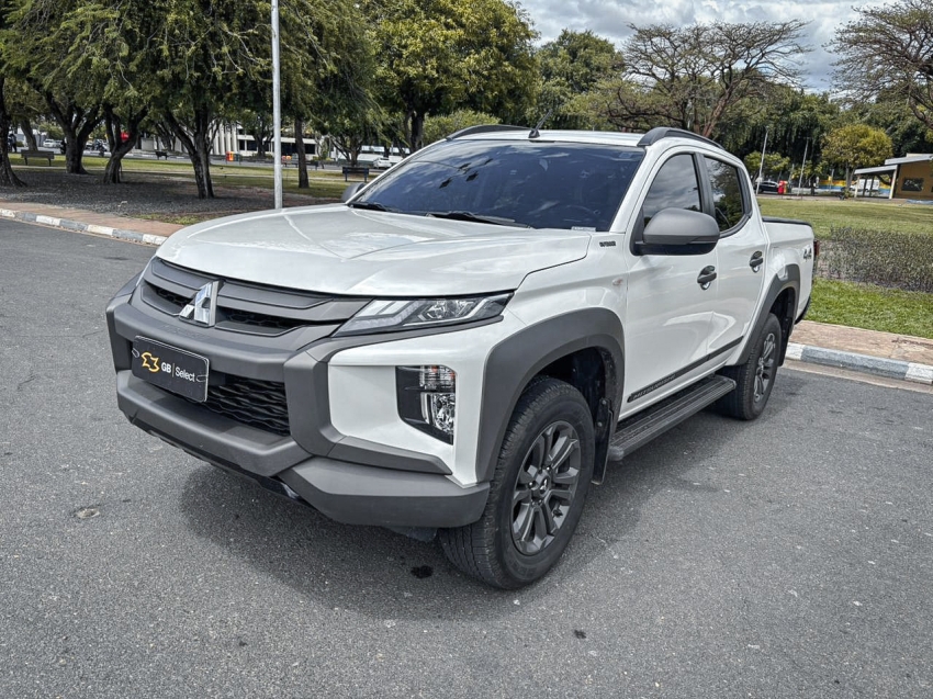 mitsubishi l200 triton 2.4 16v turbo diesel outdoor gls cd 4x4 automatico 2.0 4p 20252