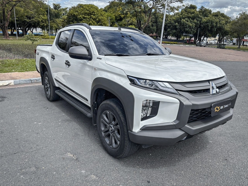 mitsubishi l200 triton 2.4 16v turbo diesel outdoor gls cd 4x4 automatico 2.0 4p 2025